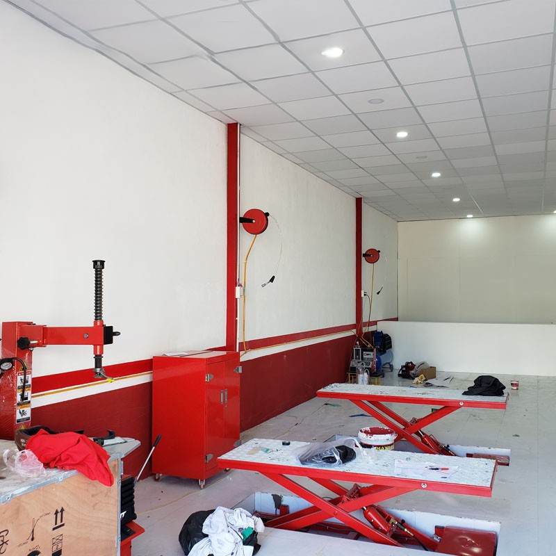 Bàn nâng xe máy đặt ầm nền